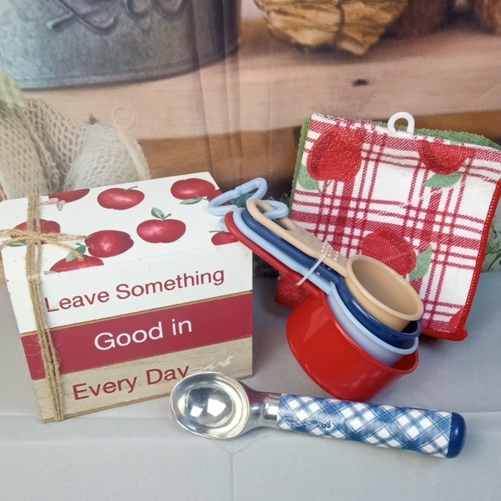 🏠 Dolly Parton Apple and Butterfly Accessories Set